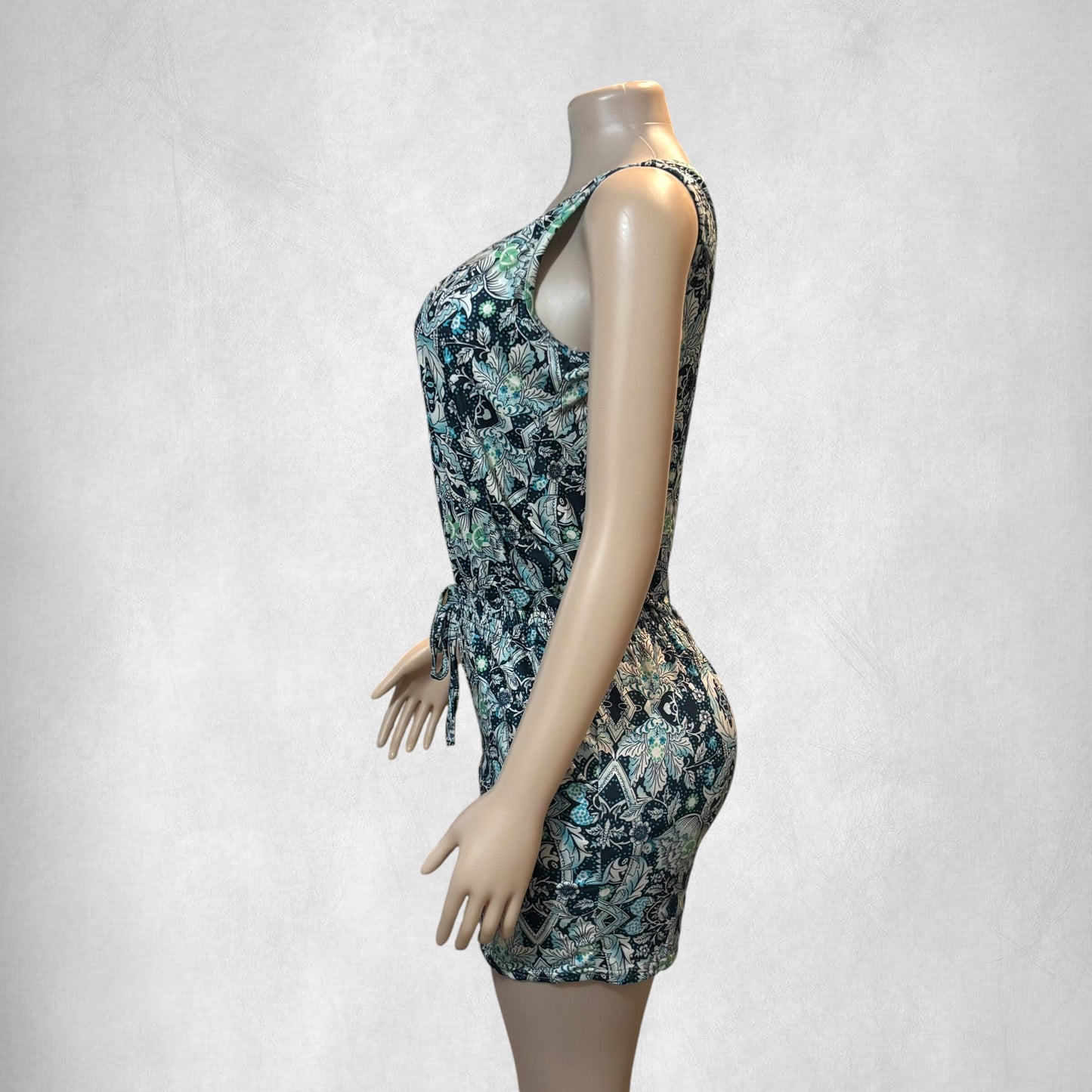 Mono corto estilo camiseta sin mangas con bolsillos laterales para mujer, color verde