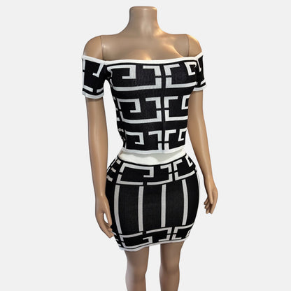 Conjunto con estampado geométrico y hombros descubiertos