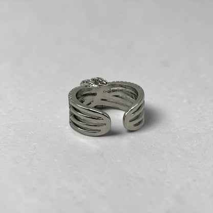 Anillo ajustable de circonitas con nudos cruzados