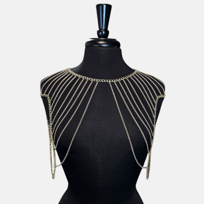 Cadena elegante con cuerpo de metal dorado de múltiples capas