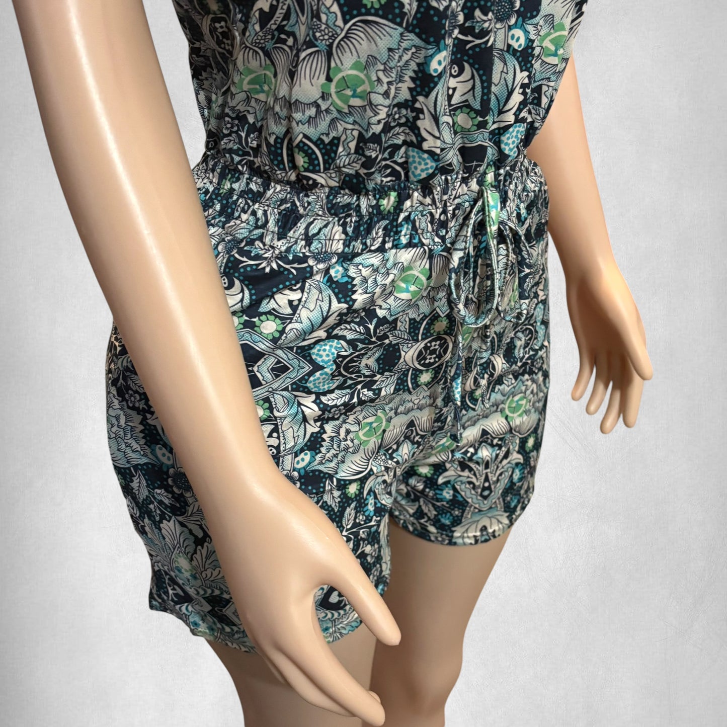 Mono corto estilo camiseta sin mangas con bolsillos laterales para mujer, color verde