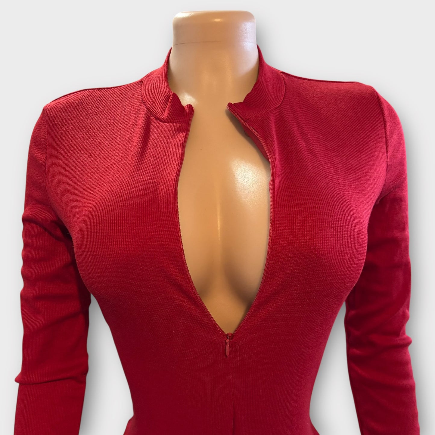 Body de mujer con cremallera en la espalda y manga larga