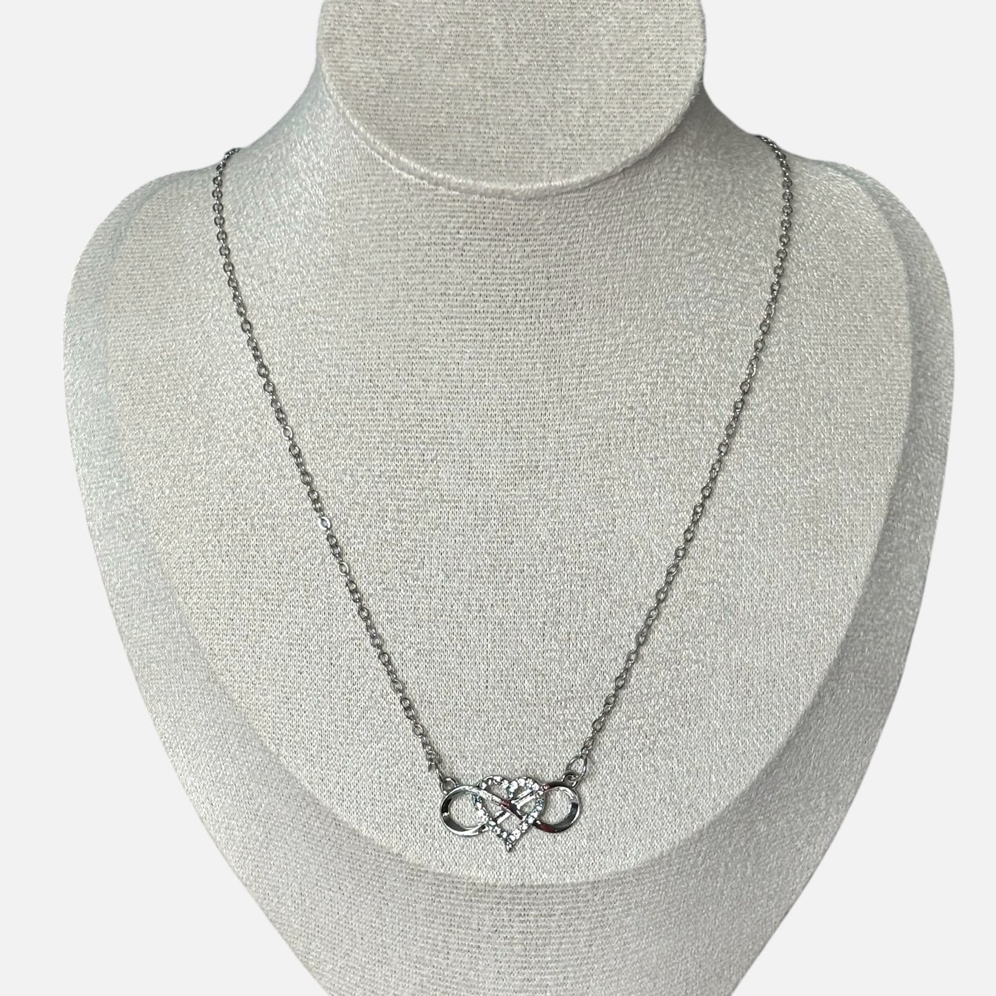 Collar romántico de plata con el infinito y el amor eterno