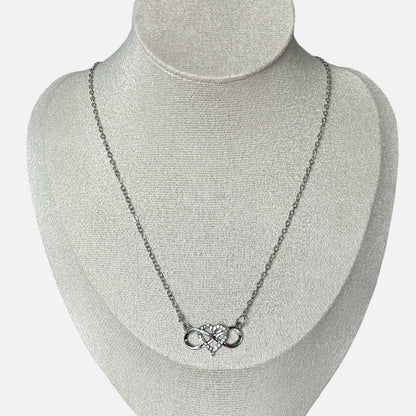 Collar romántico de plata con el infinito y el amor eterno