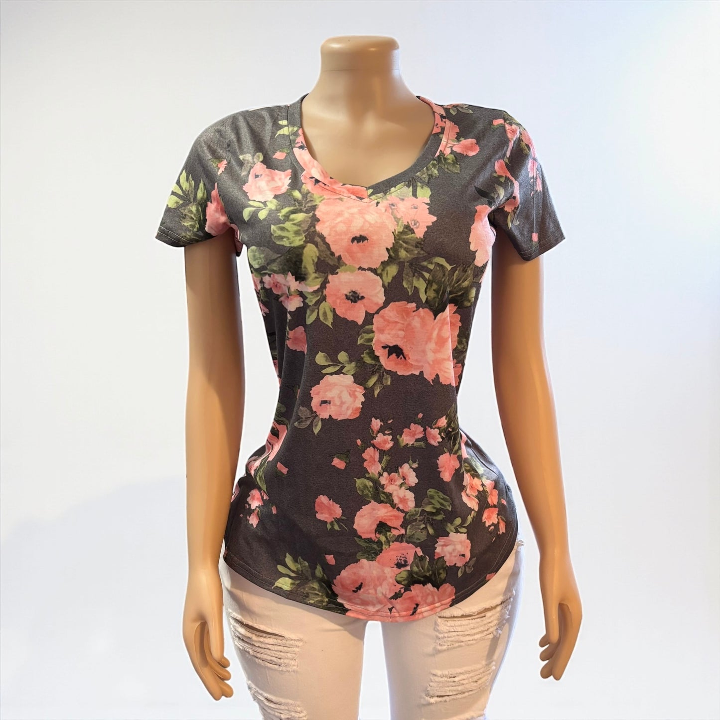 Camisa de manga corta gris con escote en V y flores para mujer