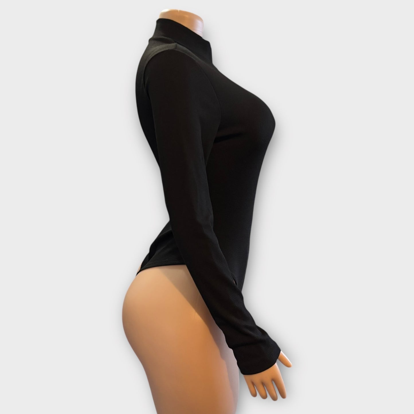 Body de mujer con cremallera en la espalda y manga larga