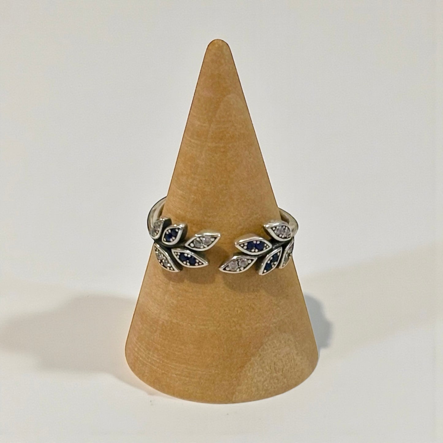Anillo ajustable de hoja azul