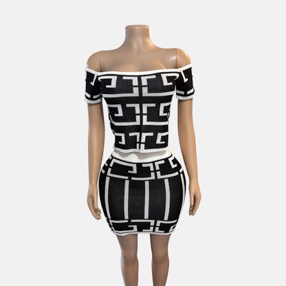 Conjunto con estampado geométrico y hombros descubiertos