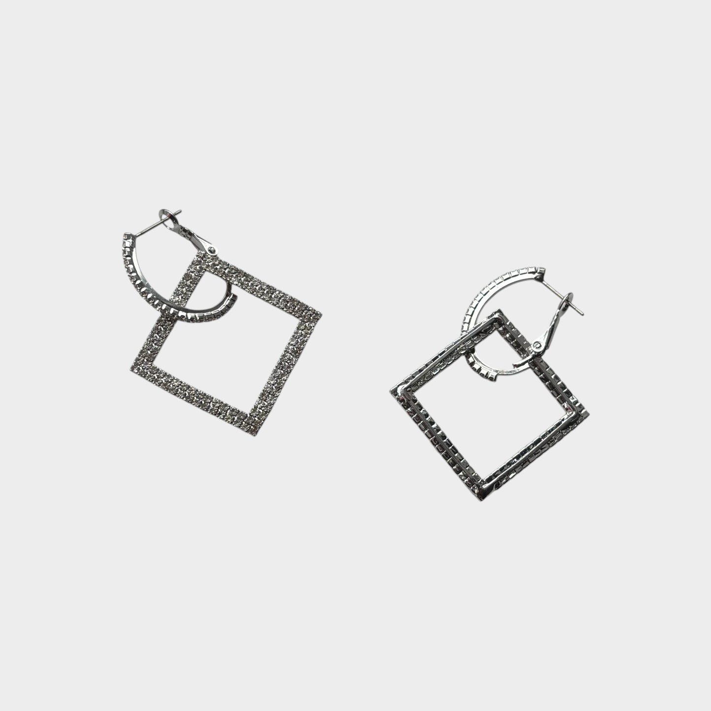 Pendiente de plata para mujer con forma de cuadrado colgante