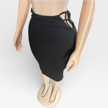 Falda elegante negra de mujer con abertura lateral