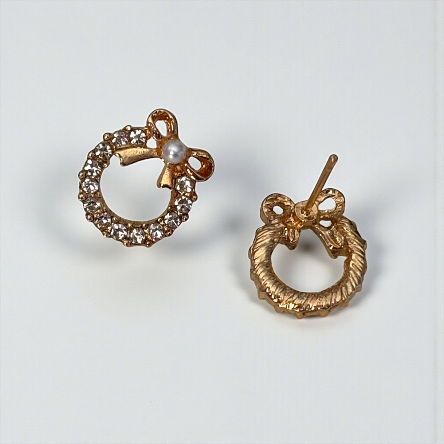 Small Wreath Gold Stud Earring