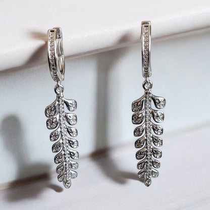Pendientes circulares con forma de hoja