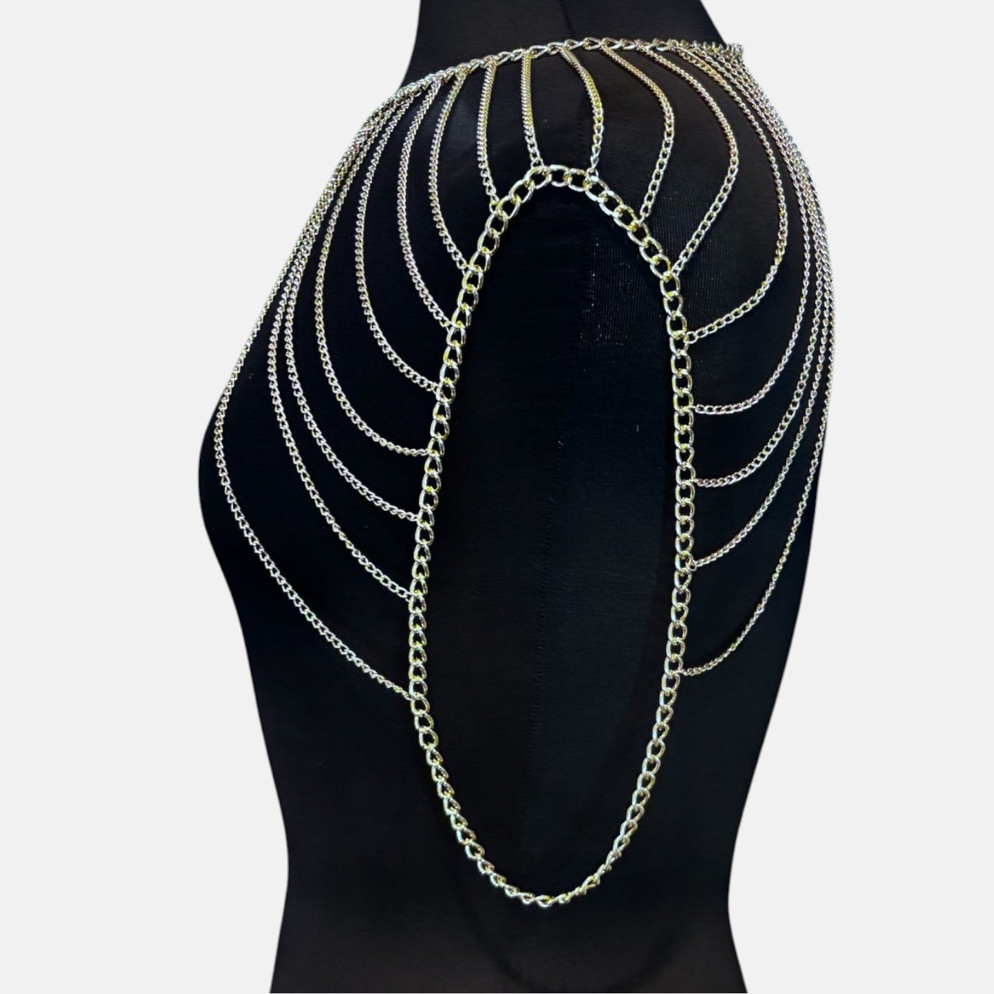 Cadena elegante con cuerpo de metal dorado de múltiples capas