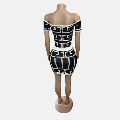 Conjunto con estampado geométrico y hombros descubiertos