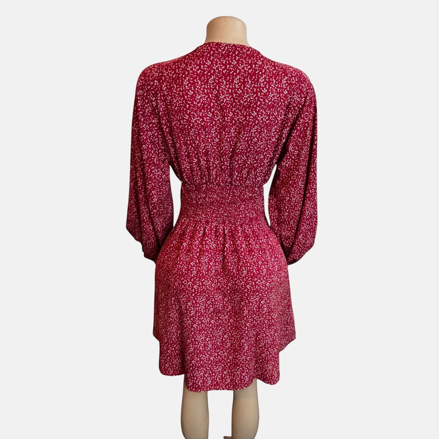 Vestido fluido color vino tinto con volantes para mujer