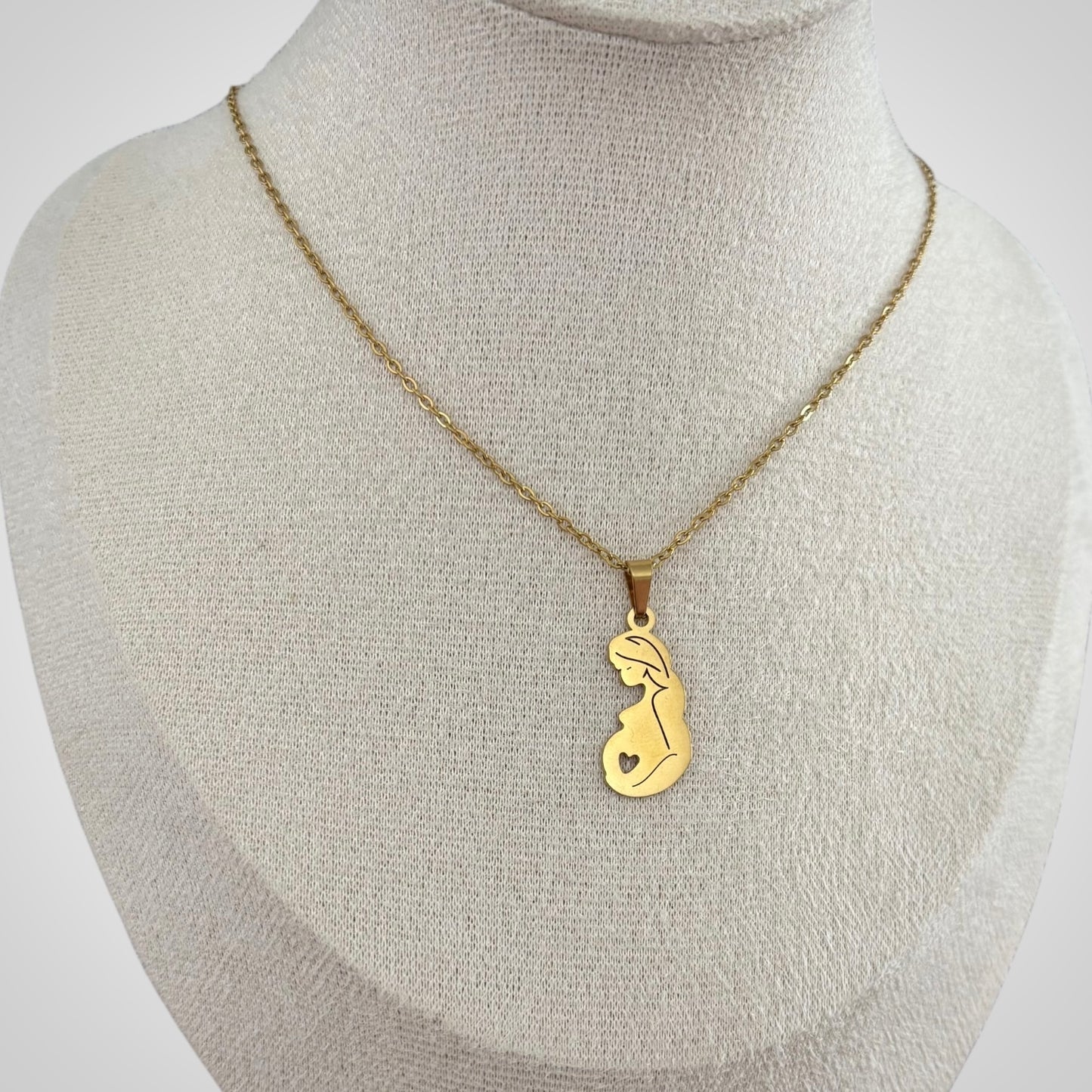 Hermoso conjunto de pendientes y collar para futura mamá