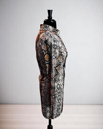 Vestido corto de mujer de manga larga con estampado de leopardo y labios rojos