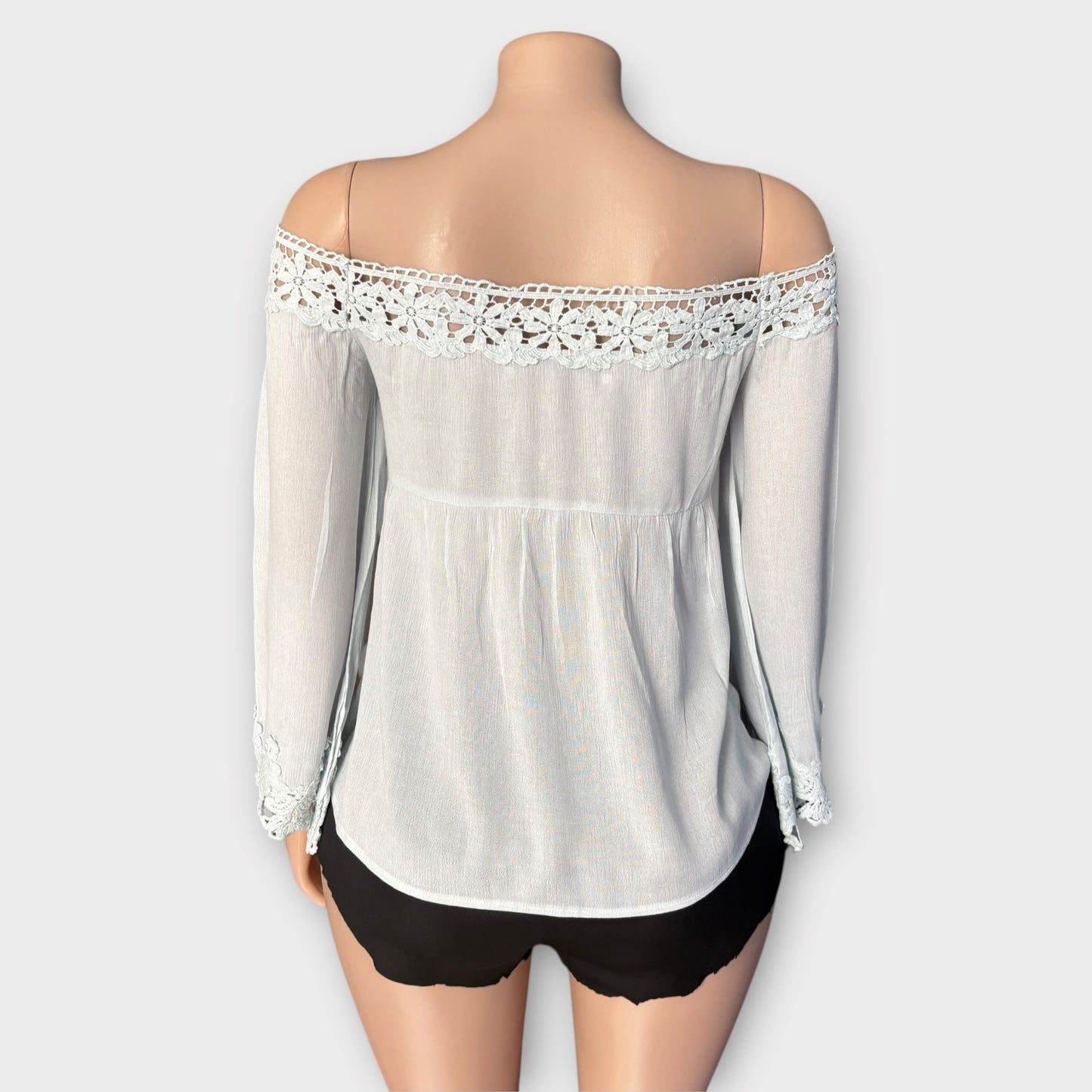 Blusa elegante de encaje azul claro para mujer