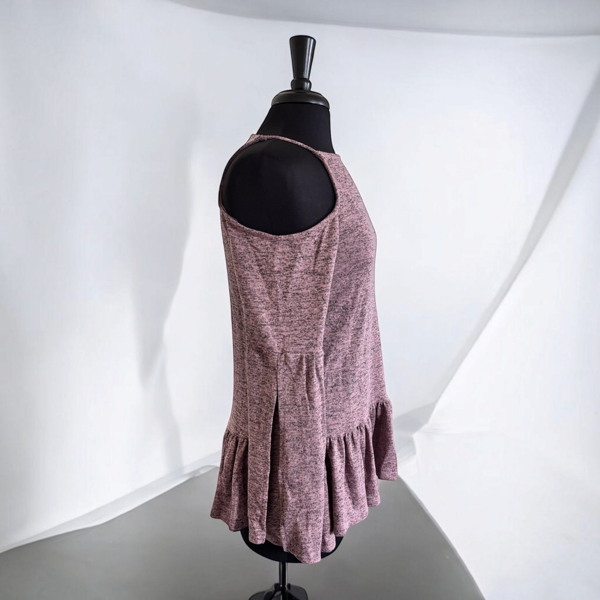 Omayra Boutique light lavender open shoulder top with 3/4 sleeves and trendy side slit detail on a mannequin