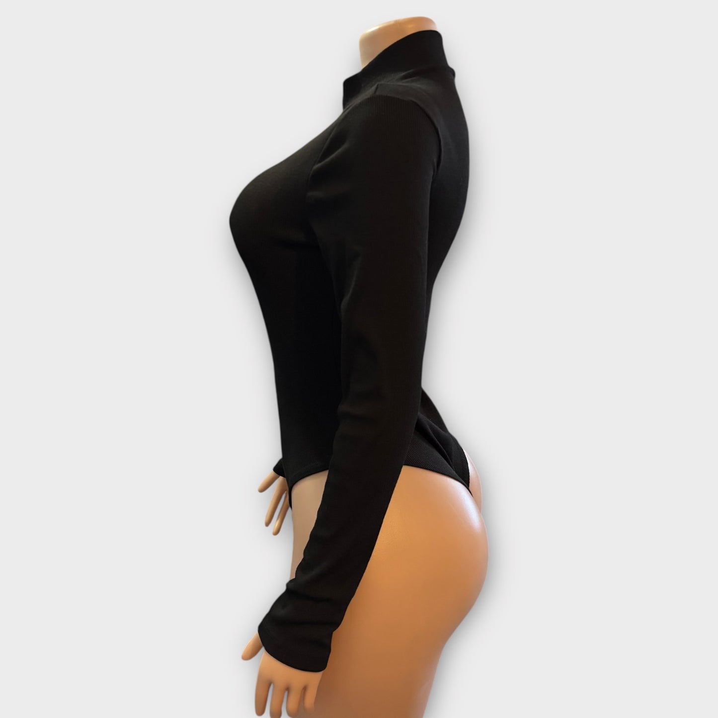 Body de mujer con cremallera en la espalda y manga larga