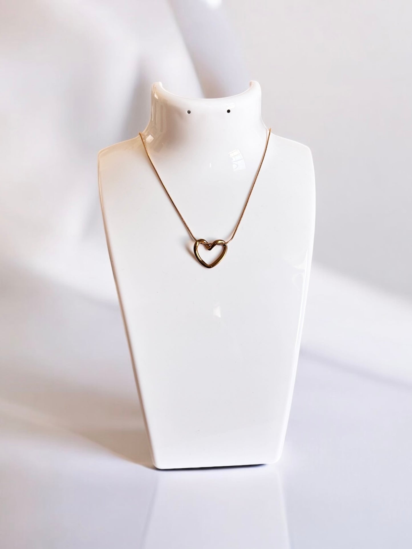 Elegant Simple Heart Pendant Necklace
