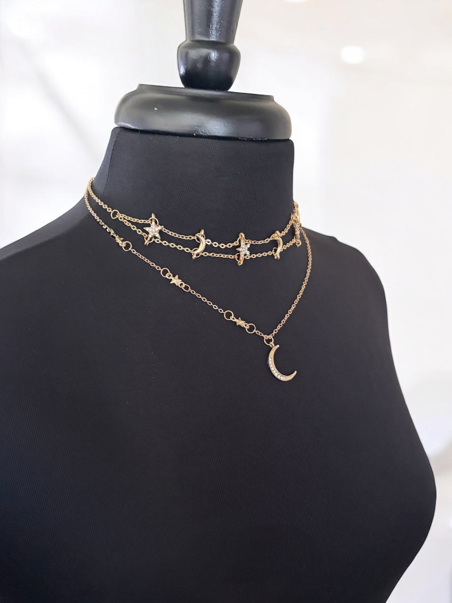 Collar bohemio con luna y estrella