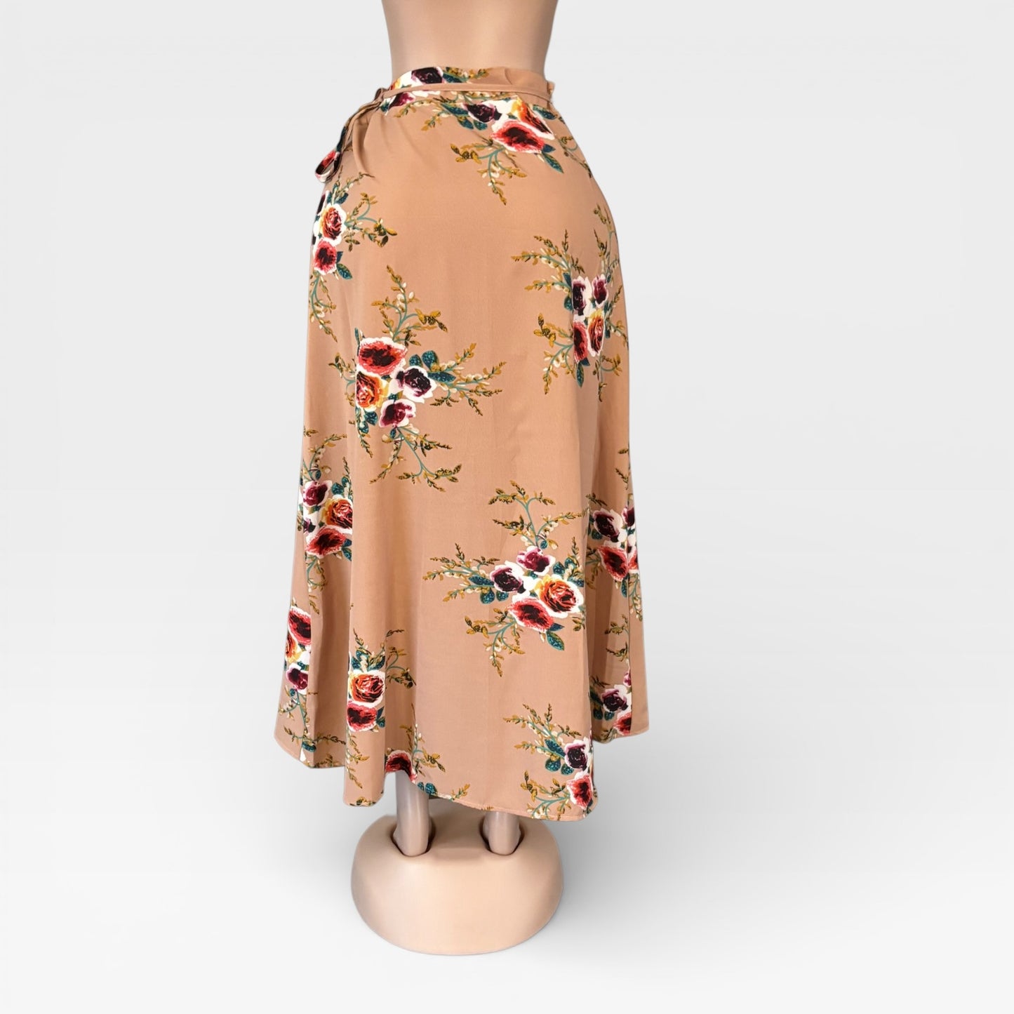 Falda con cintura atada y estampado floral