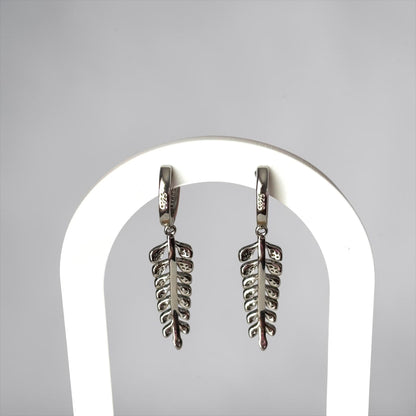 Pendientes circulares con forma de hoja