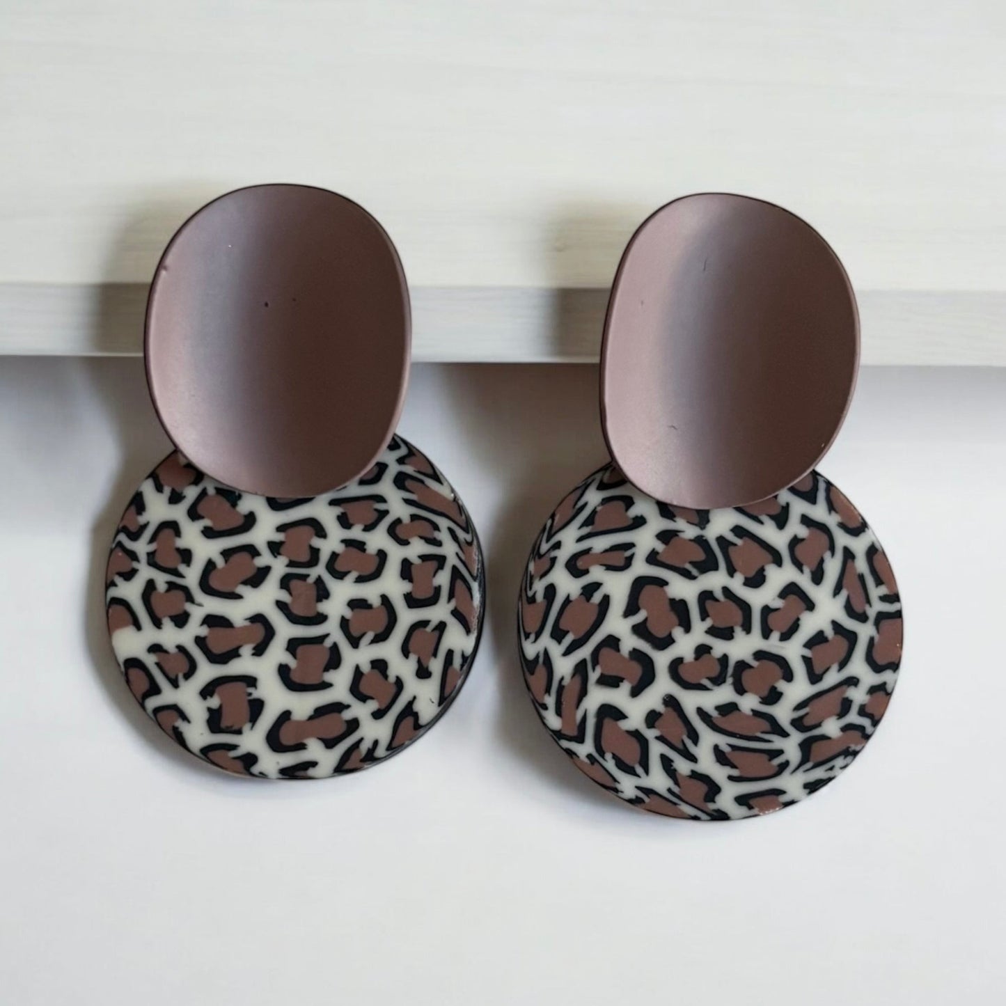 Pendientes colgantes únicos de leopardo