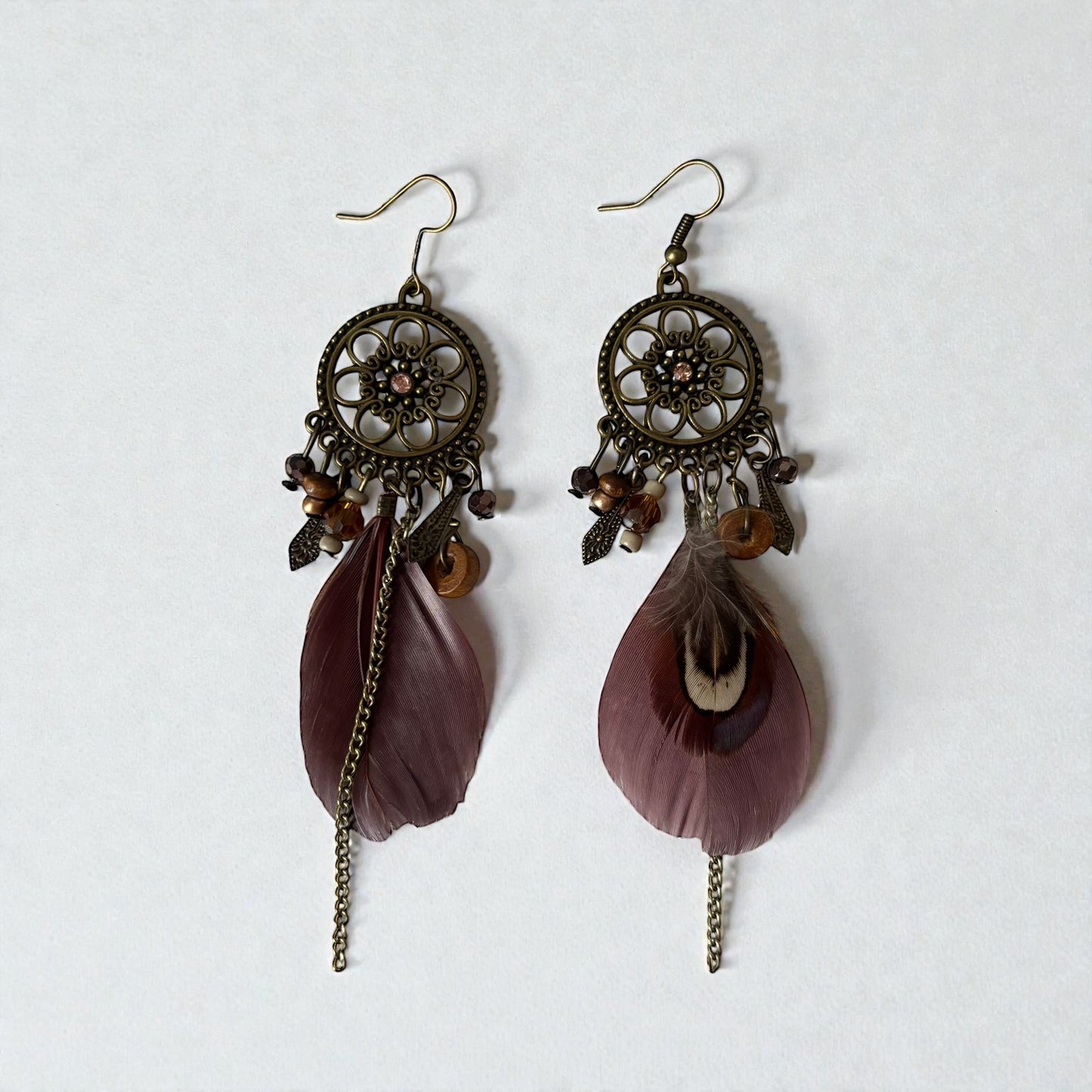 Pendientes largos con plumas