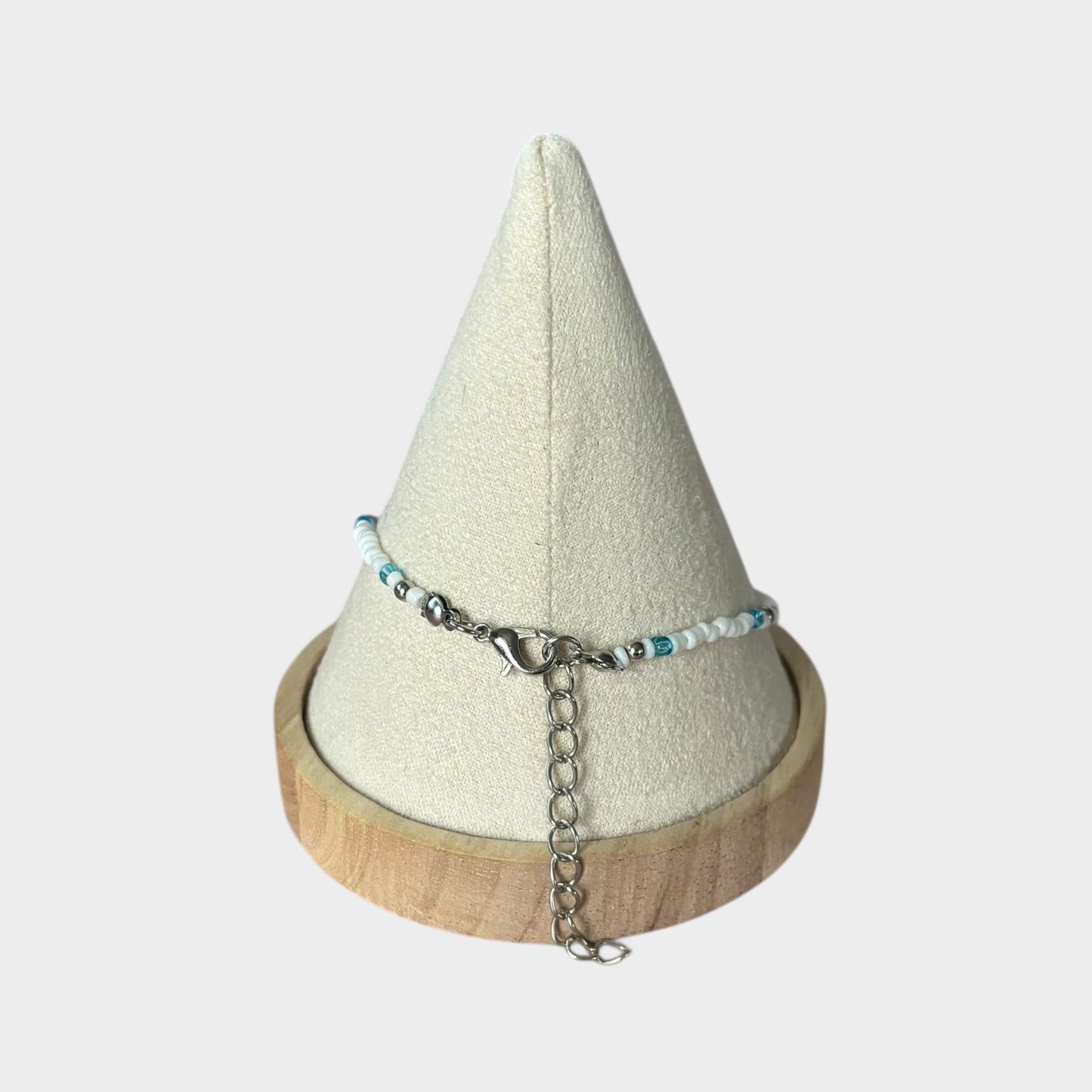 Pulsera bohemia de verano con estrellas de mar en el tobillo