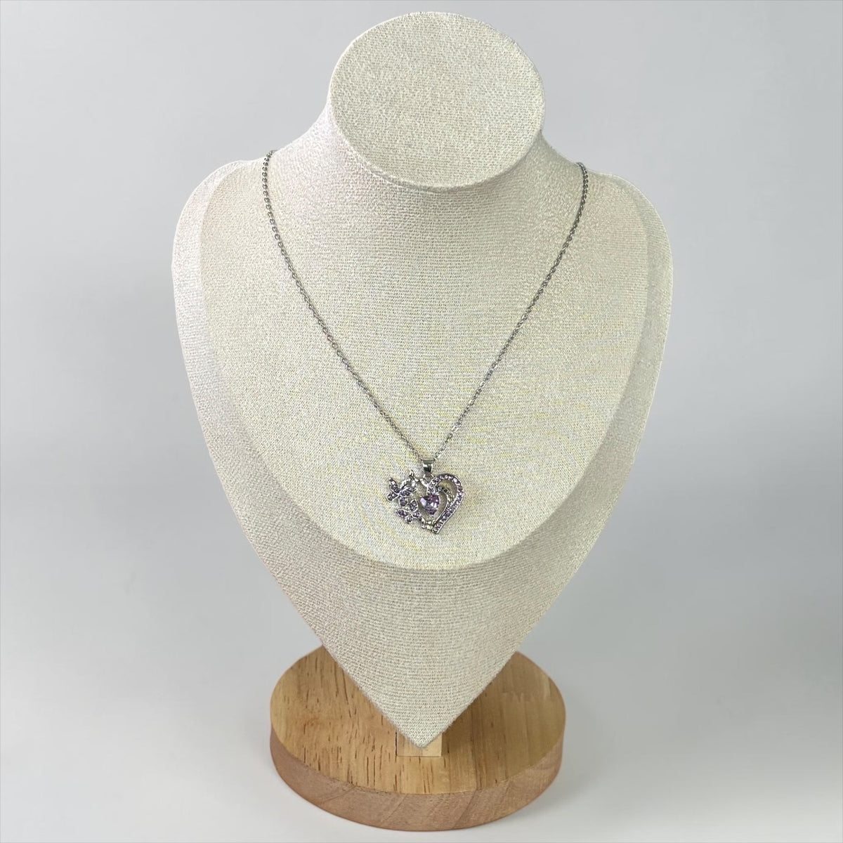 Collar con colgante de mariposa y corazón