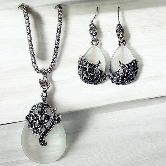 Vintage Water Drop Pendant Set