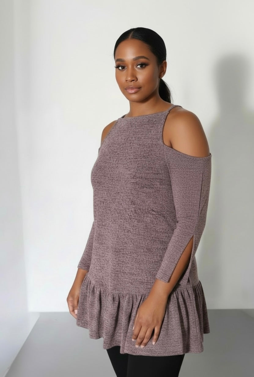 Hermosa blusa de mujer con hombros abiertos