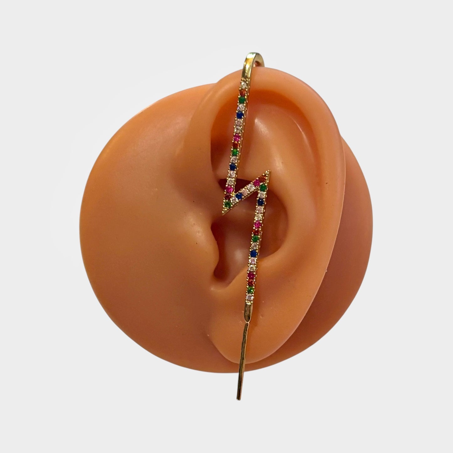 Pendientes largos únicos de una pieza con cristales de colores y accesorios dorados