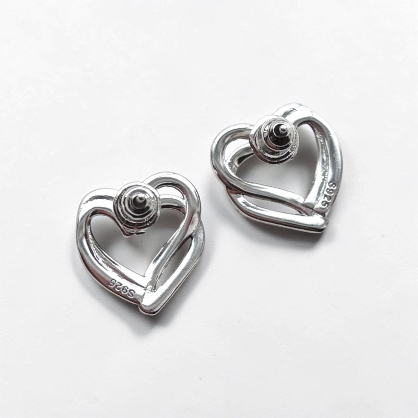 Pendiente de botón con forma de corazón en plata de ley 925