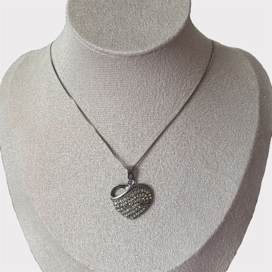 Collar elegante de plata con forma de corazón para mujer