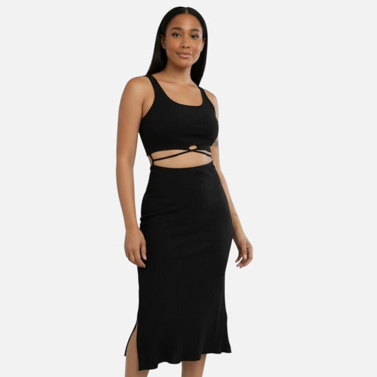 Vestido midi sin mangas con aberturas entrecruzadas en color negro