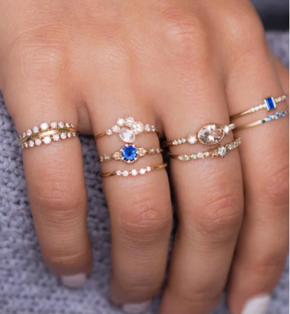 Conjunto de anillos vintage dorados y azules