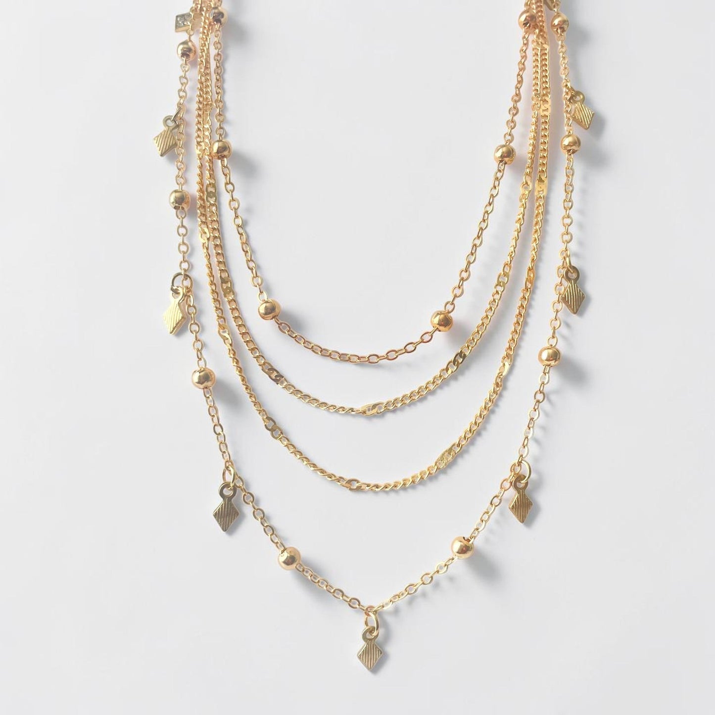 Collar vintage de oro multicapas