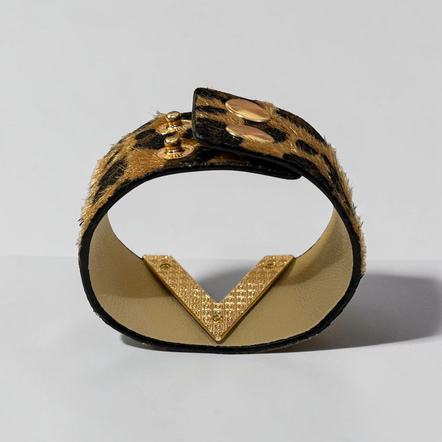 Omayra Boutique V-shape wide cuff bracelet in brown leopard print leather with gold-tone zinc alloy charm