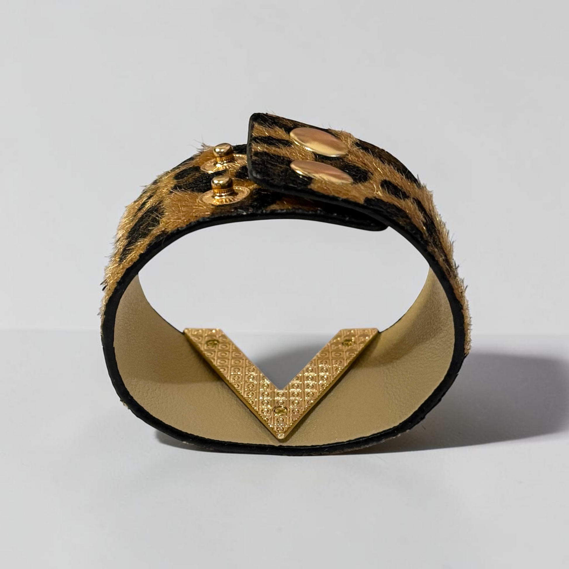 Omayra Boutique V-shape wide cuff bracelet in brown leopard print leather with gold-tone zinc alloy charm