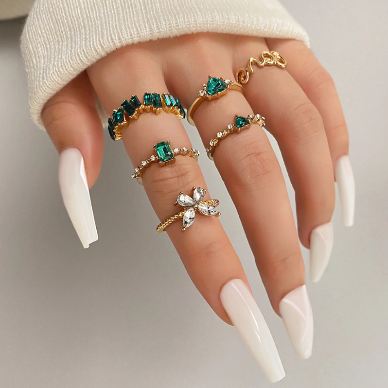 Juego de 6 anillos en oro y verde esmeralda