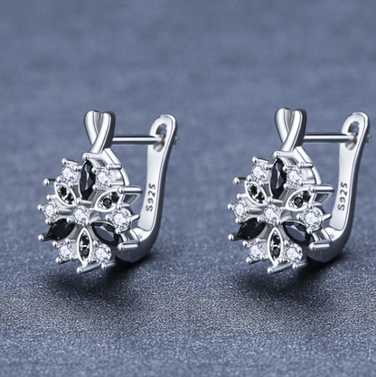 Pendientes de aro con flores negras y plateadas
