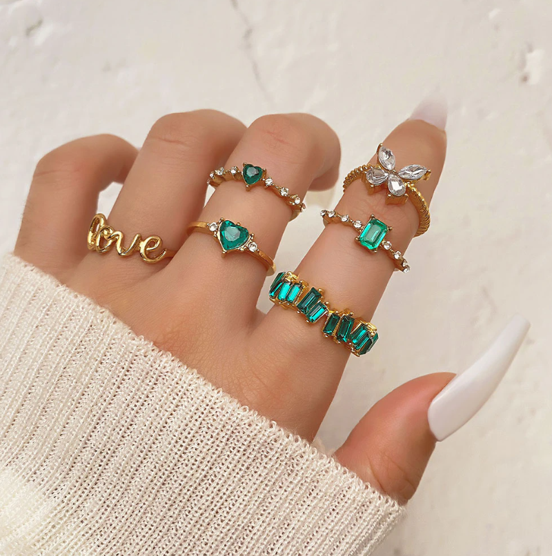 Juego de 6 anillos en oro y verde esmeralda
