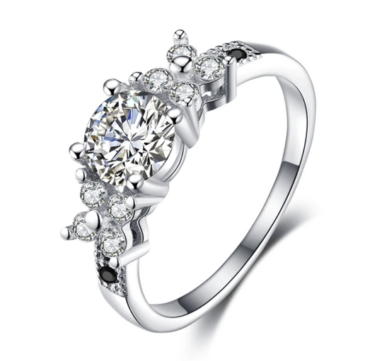 Elegante anillo de compromiso de plata de ley