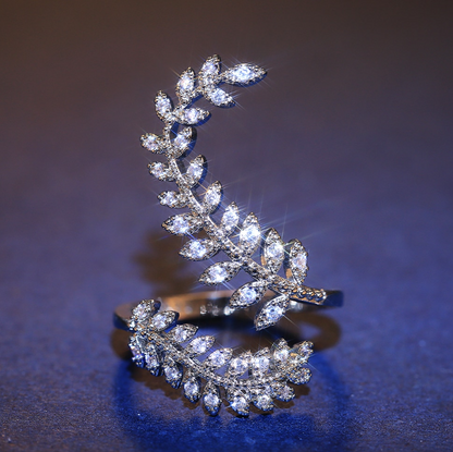 Anillo de plata esterlina con hojas de cristal abiertas