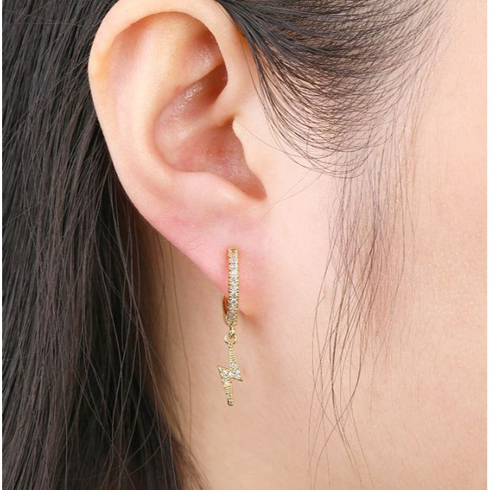 Pendientes de aro con relámpagos de cristal