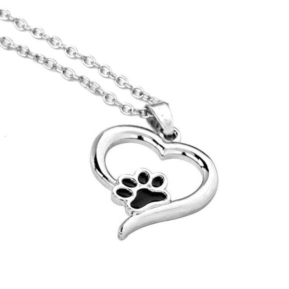 Collar con dije de pata y corazón para mujer