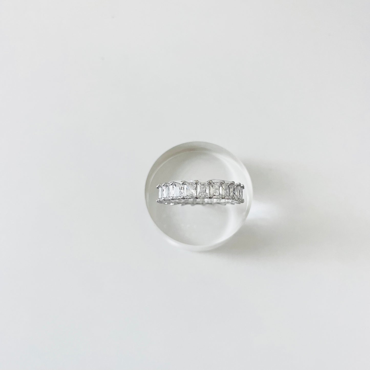 Anillo de plata con circonita cúbica cuadrada